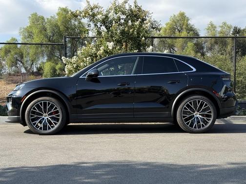 2025 Porsche Macan 4S