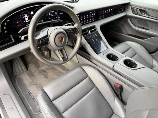 2022 Porsche Taycan Base (A2)