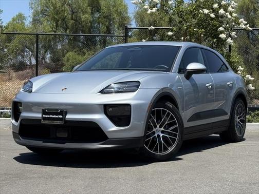 2025 Porsche Macan Base