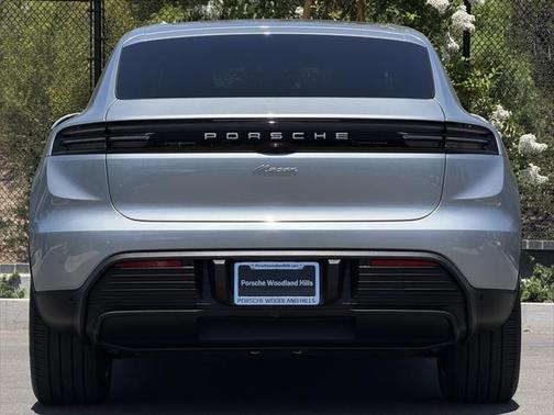 2025 Porsche Macan Base