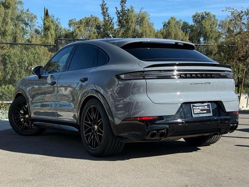 2025 Porsche Cayenne GTS
