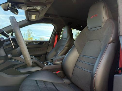 2025 Porsche Cayenne GTS