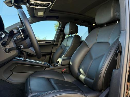 2025 Porsche Macan Loaner