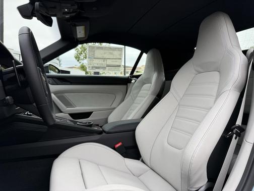 2026 Porsche 911 Carrera 4 GTS