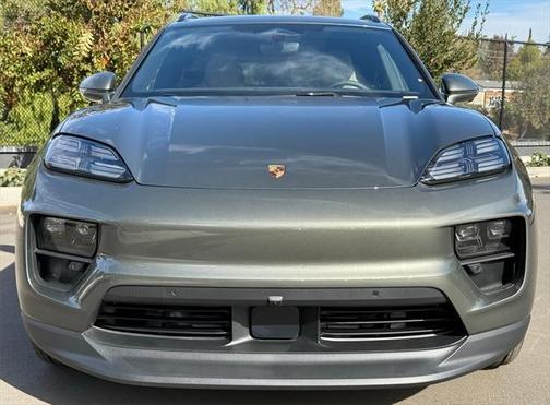 2025 Porsche Macan Base
