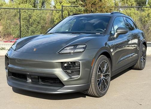 2025 Porsche Macan Base