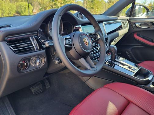 2025 Porsche Macan S