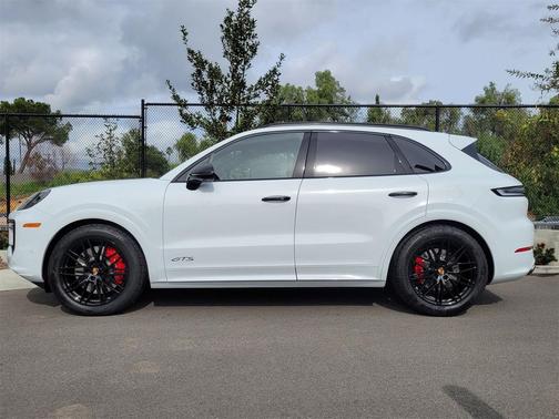 2026 Porsche Cayenne GTS