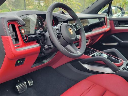 2026 Porsche Cayenne GTS