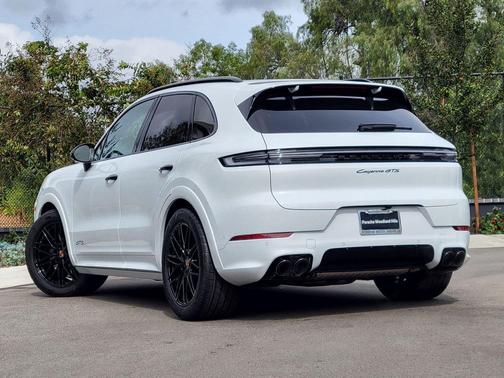 2026 Porsche Cayenne GTS