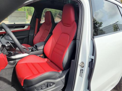 2026 Porsche Cayenne GTS