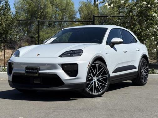 2025 Porsche Macan Base