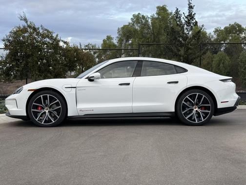 2026 Porsche Taycan 4S