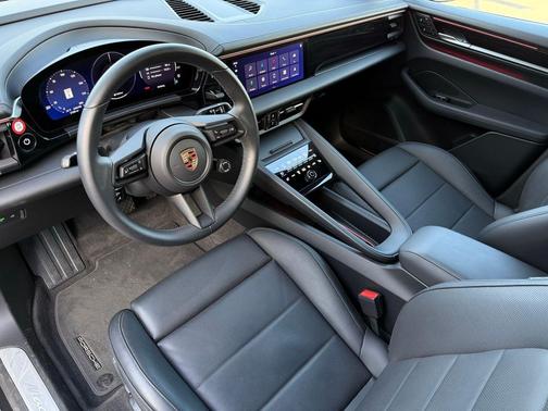 2025 Porsche Macan 4