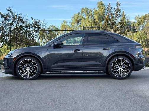 2025 Porsche Macan 4