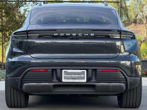 2025 Porsche Macan 4