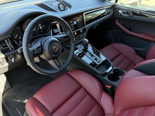 2025 Porsche Macan S