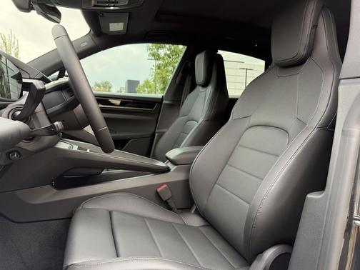 2025 Porsche Macan 4S