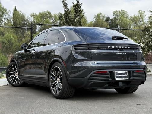 2025 Porsche Macan 4S