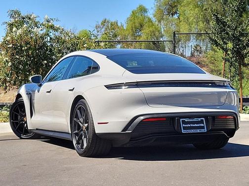 2025 Porsche Taycan 