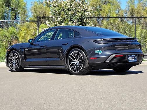 2025 Porsche Taycan 