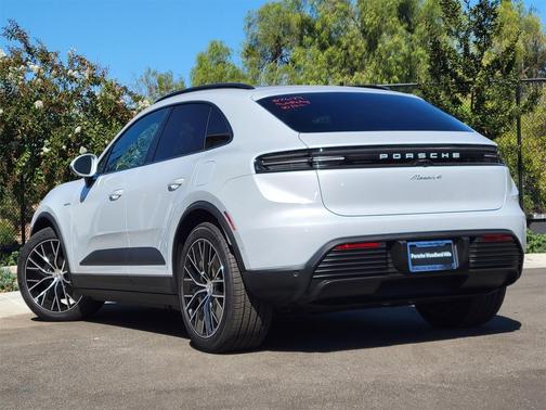 2025 Porsche Macan 4