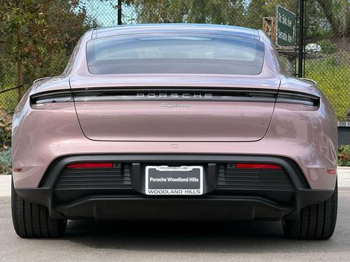 2025 Porsche Taycan 