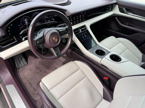 2025 Porsche Taycan 