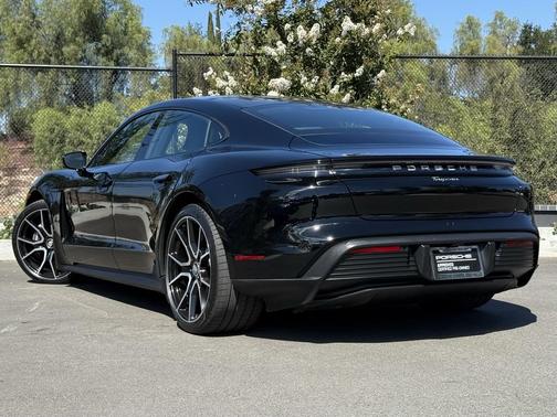 2023 Porsche Taycan
