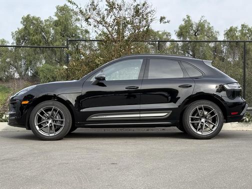2025 Porsche Macan Loaner
