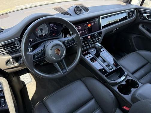 2022 Porsche Macan Base