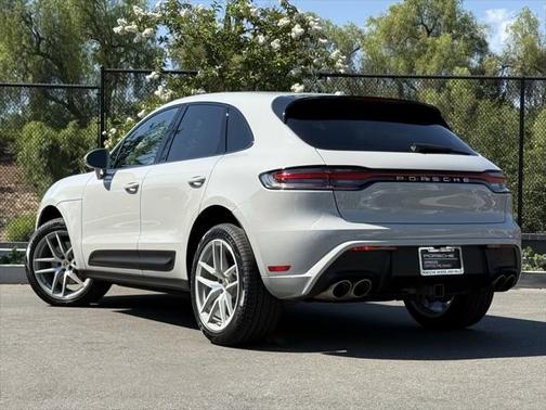 2022 Porsche Macan Base