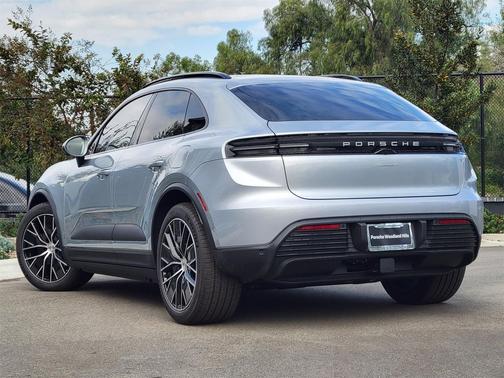 2025 Porsche Macan 