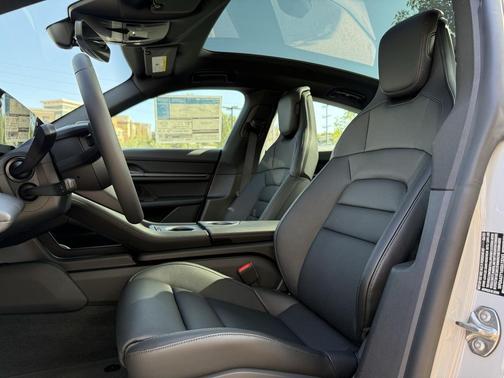2025 Porsche Taycan 4