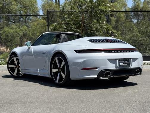 2025 Porsche 911 Carrera