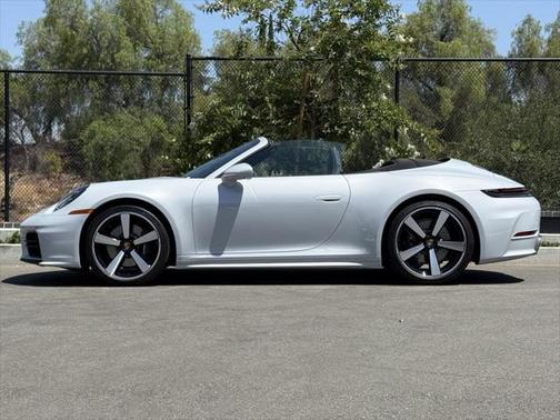 2025 Porsche 911 Carrera