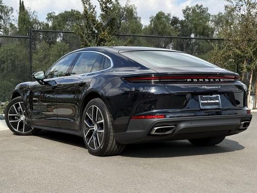 2026 Porsche Panamera 4