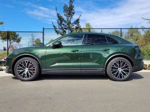 2025 Porsche Macan 4S