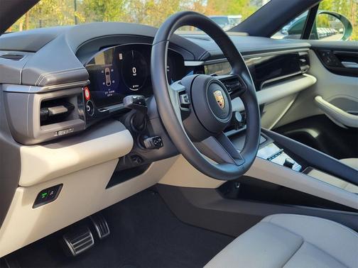 2025 Porsche Macan 4S