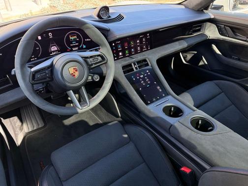 2025 Porsche Taycan GTS