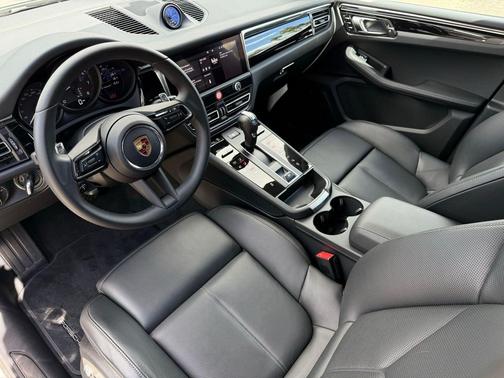 2026 Porsche Macan Loaner
