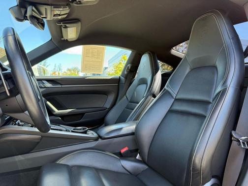 2022 Porsche 911 Carrera