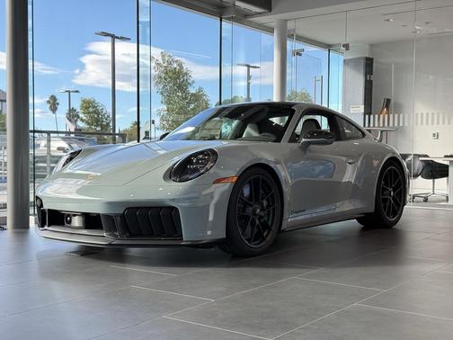 2026 Porsche 911 Carrera GTS