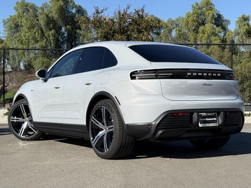 2025 Porsche Macan 