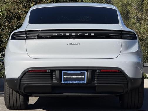 2025 Porsche Macan 