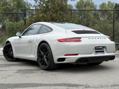 2019 Porsche 911 Carrera
