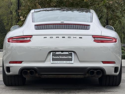 2019 Porsche 911 Carrera
