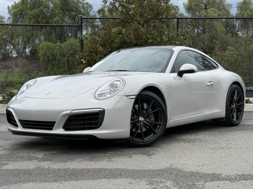 2019 Porsche 911 Carrera