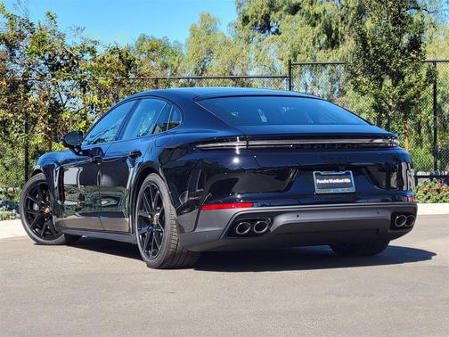 2026 Porsche Panamera 4
