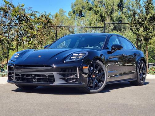 2026 Porsche Panamera 4